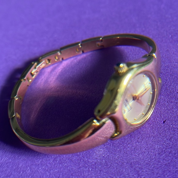 Armitron Now Gold Tone Ladies Bangle Bracelet Watch - Picture 12 of 15